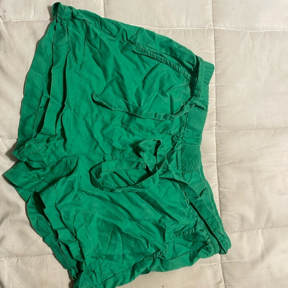 Green copper key shorts size L